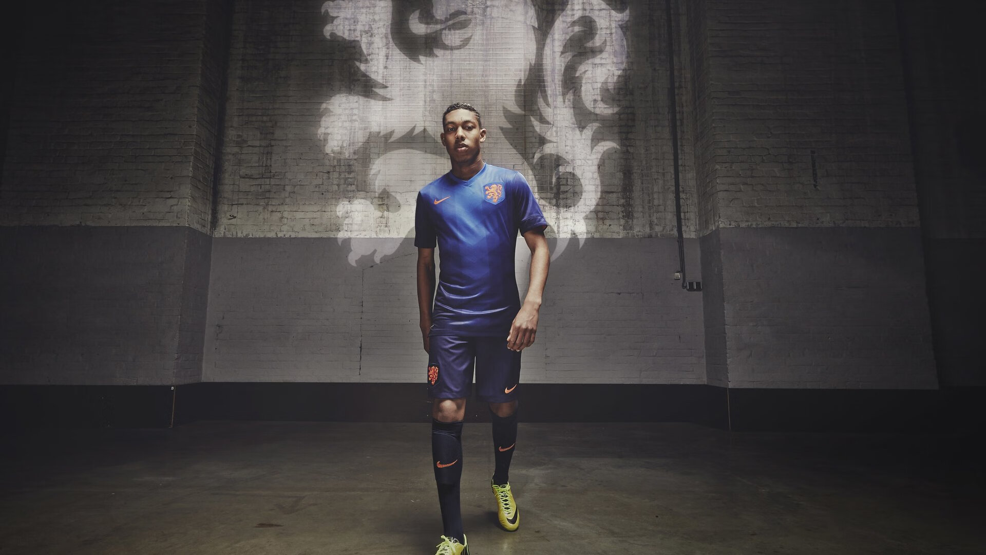 4×100米混合接力队伍配合默契，混合接力比赛