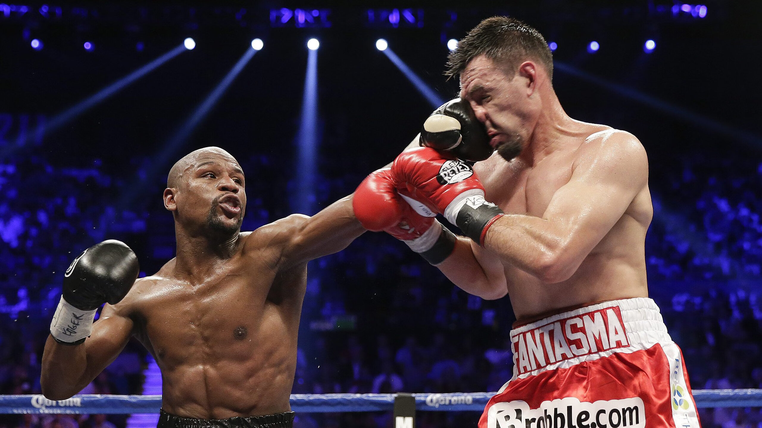 爱游戏-维尔·冯·威克：强力背摔为南非队创造突破机会，助力进攻，冯克劳维茨